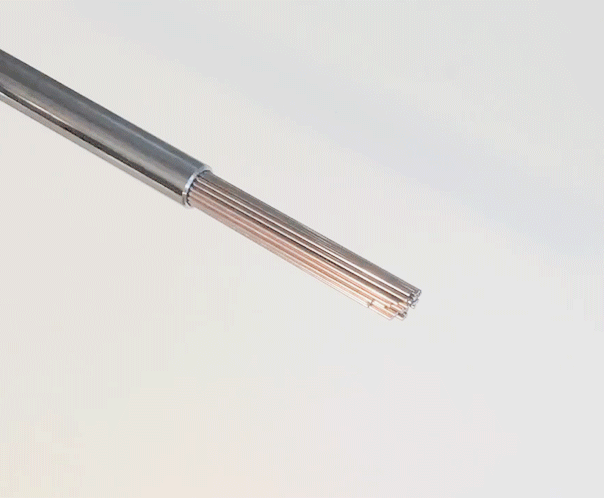 Principe d'assemblage de tubes en métal avec des tiges en cuivre, par Alex Cashmore